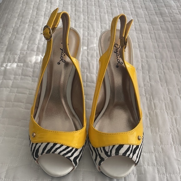 ⭐️ HOST PICK ⭐️ Qupid | Yellow Gaze Sandal heels size 7 zebra Print pumps pumps - Picture 7 of 9